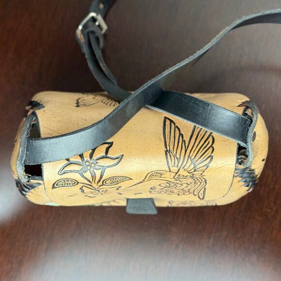 J831 - Mexican Hummingbird Hand Tooled Leather Purse - Picture 11 of 13